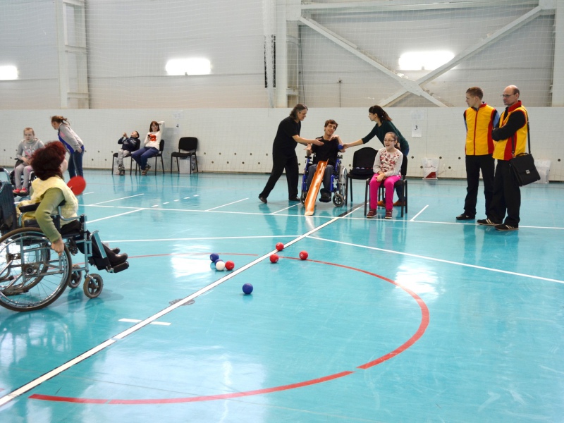 Фото 2. 19 декабря в спортивном комплексе «Спартак» состоялся открытый турнир по бочча среди семейных команд. Фото 2. 19 декабря в спортивном комплексе «Спартак» состоялся открытый турнир по бочча среди семейных команд.