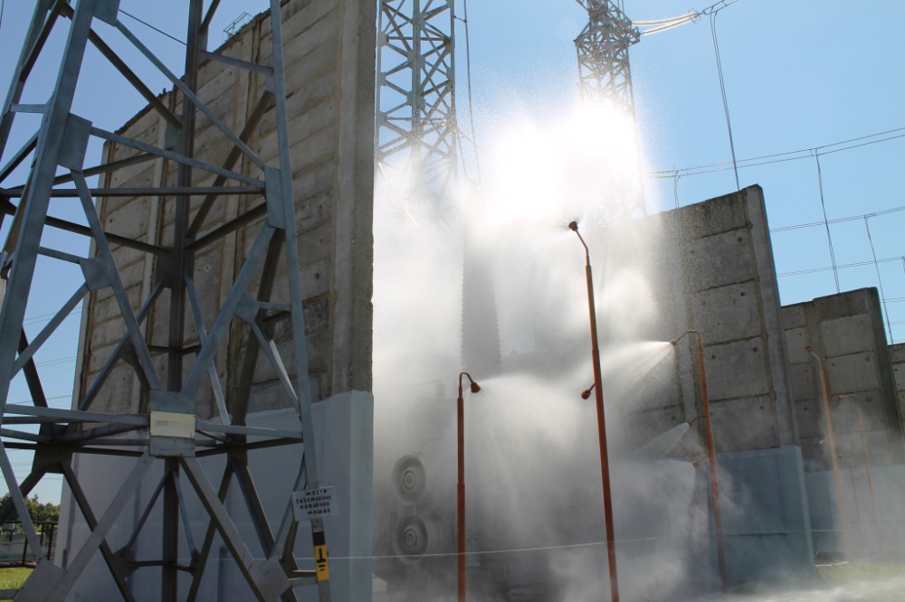 Фото 1. Система автоматического пожаротушения (АПТ) в действии Фото 1. Система автоматического пожаротушения (АПТ) в действии