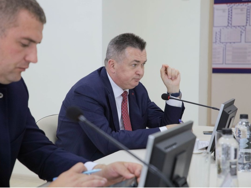 Фото 2. Круглый стол «Обеспечение экономики высококвалифицированными специалистами», вручение дипломов выпускникам Политеха