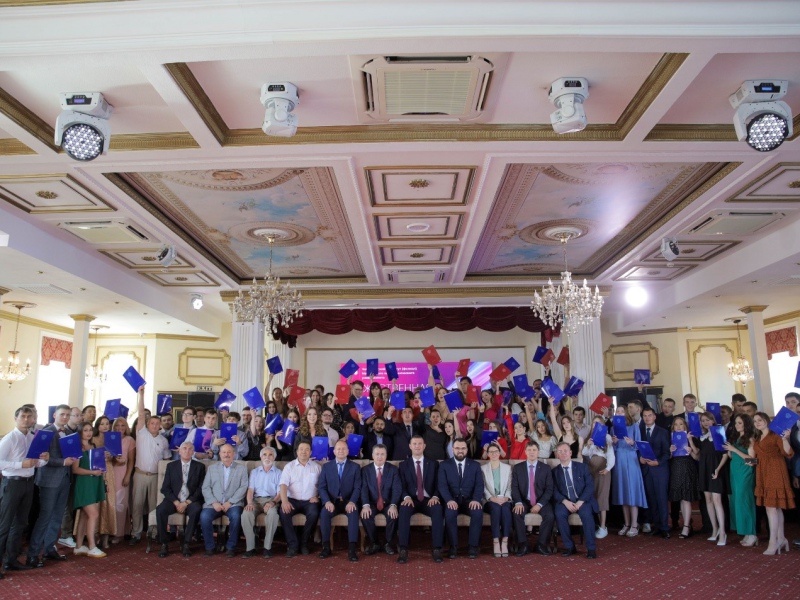 Фото 6. Круглый стол «Обеспечение экономики высококвалифицированными специалистами», вручение дипломов выпускникам Политеха