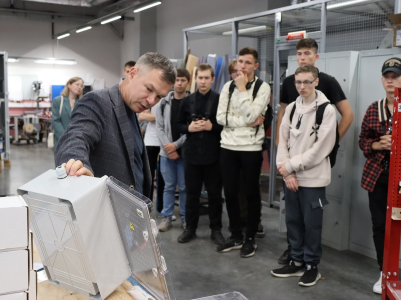 Фото 5. Для студентов Политеха провели экскурсию по производственным площадкам НПО «Каскад-ГРУП» Фото 5. Для студентов Политеха провели экскурсию по производственным площадкам НПО «Каскад-ГРУП»