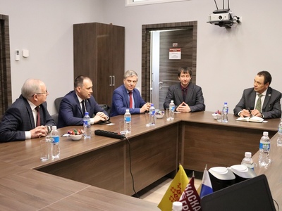 Фото 3. Налаживаем связи. Деловой визит представителей Донецкого национального технического университета Фото 3. Налаживаем связи. Деловой визит представителей Донецкого национального технического университета