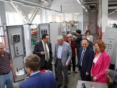 Фото 7. Налаживаем связи. Деловой визит представителей Донецкого национального технического университета Фото 7. Налаживаем связи. Деловой визит представителей Донецкого национального технического университета