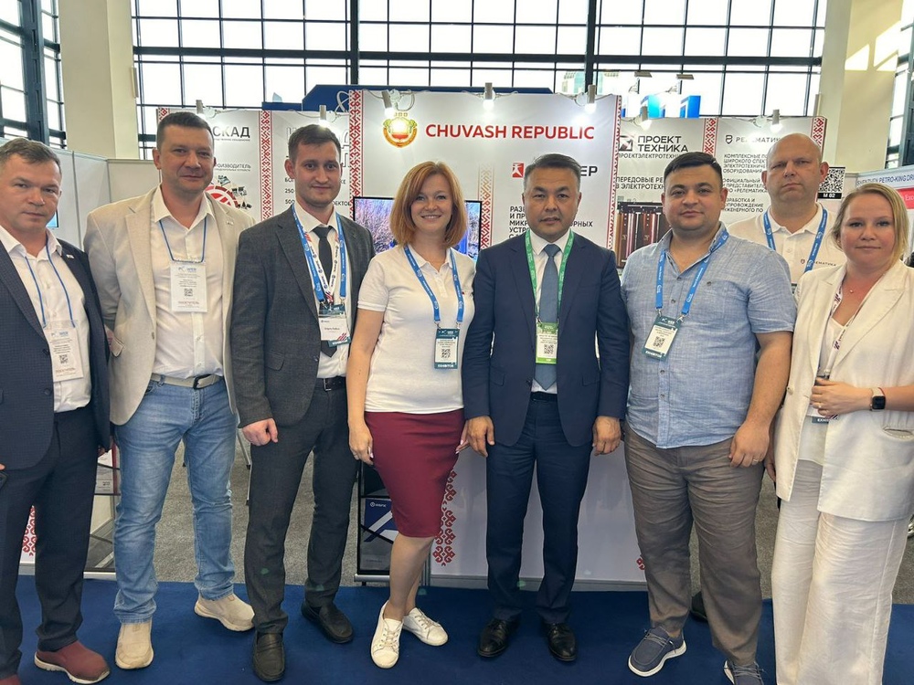 Фото 1. Наш стенд посетил заместитель министра энергетики Республики Узбекистан Умид Мамадаминов