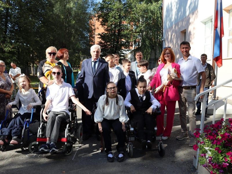 Фото 2. Сердечно поздравляем всех учеников, студентов, преподавателей и родителей с началом нового учебного года! Фото 2. Сердечно поздравляем всех учеников, студентов, преподавателей и родителей с началом нового учебного года!