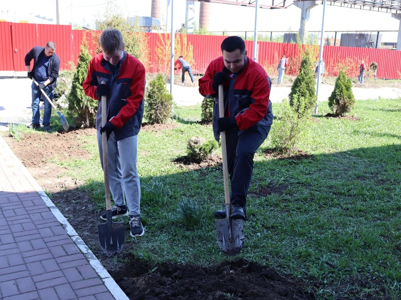Фото 7. Сотрудники НПО «Каскад-ГРУП» провели традиционный весенний субботник по благоустройству территории предприятия