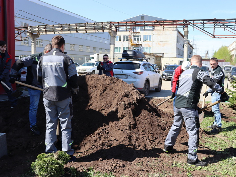 Фото 5. Сотрудники НПО «Каскад-ГРУП» провели традиционный весенний субботник по благоустройству территории предприятия