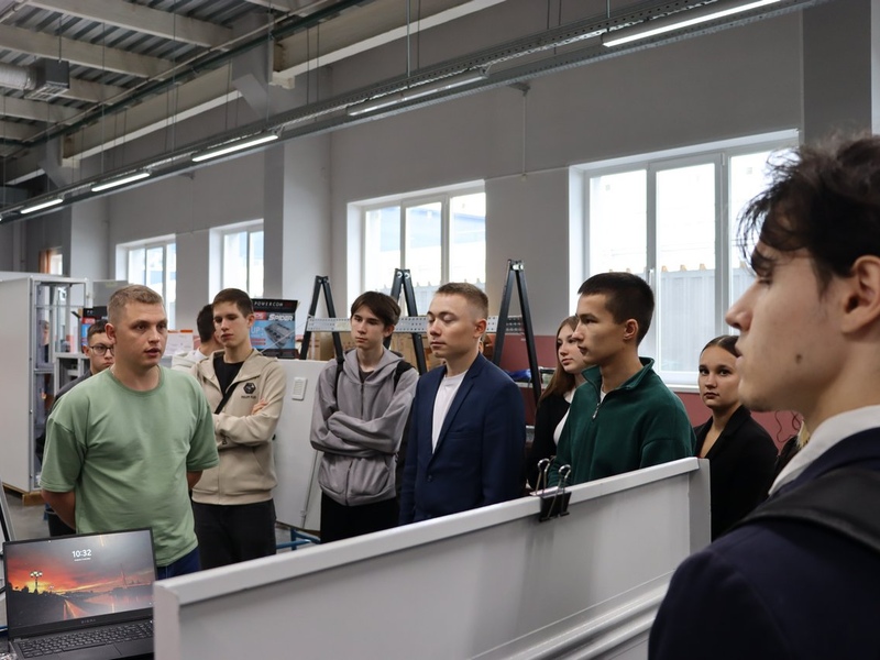 Фото 4. Где рождаются сложные решения для промышленности: студенты увидели работу НПО «Каскад-ГРУП» изнутри