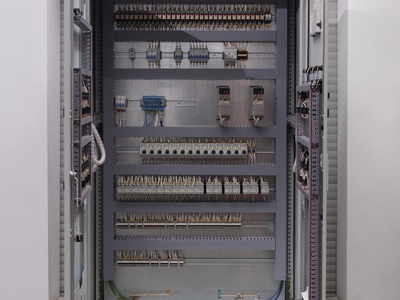 Фото 3. Низковольтные комплектные устройства шкафного исполнения серии ШУН-01Р производства НПО «Каскад-ГРУП» внесены в Реестр российской промышленной продукции